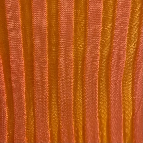 House of Harlow Orange Pleated Two Piece Skirt Set - Picture 6 of 7